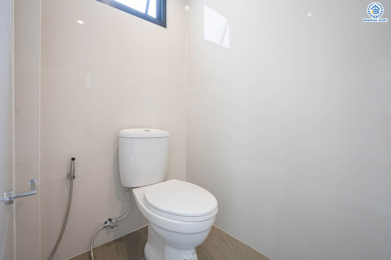 บ้านมือสองตกแต่งใหม่ ม.พิมาน ปิ่นเกล้า-กาญจนาภิเษก เนื้อที่ 64 ตร.ว. ฟังก์ชัน 3 ห้องนอน 4 ห้องน้ำ 1 ห้องแม่บ้าน จอดรถได้ 2 คัน บนทำเลเดินทางสะดวก ติดถนนกาญจนาภิเษก เชื่อมต่อหลายเส้นทาง ใกล้ทางด่วน "กาญจนาภิเษก" รถไฟฟ้า "สถานีหลักสอง" และเดอะมอลล์บางแค...